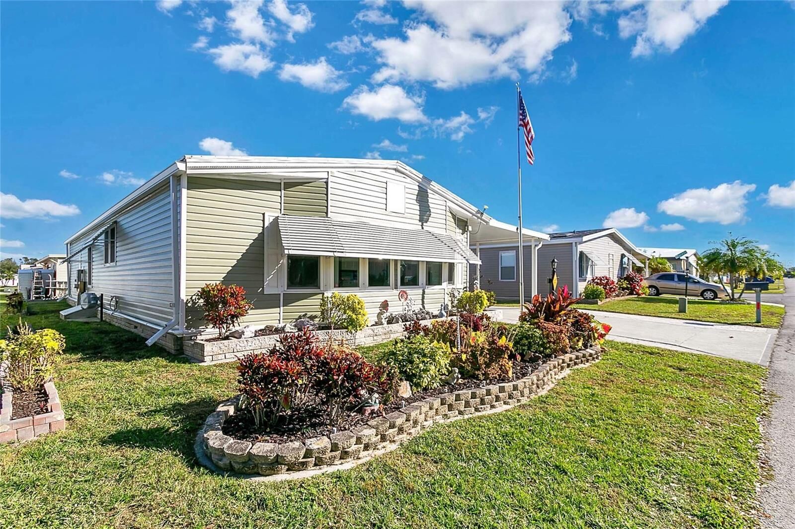 Property Photo: 6624 Westchester Drive NE FL 33881