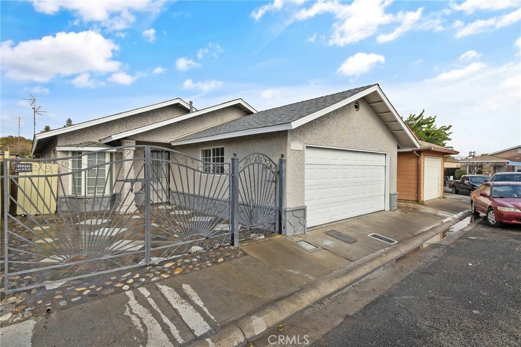 Property Photo:  296 Tule Court  CA 93257 