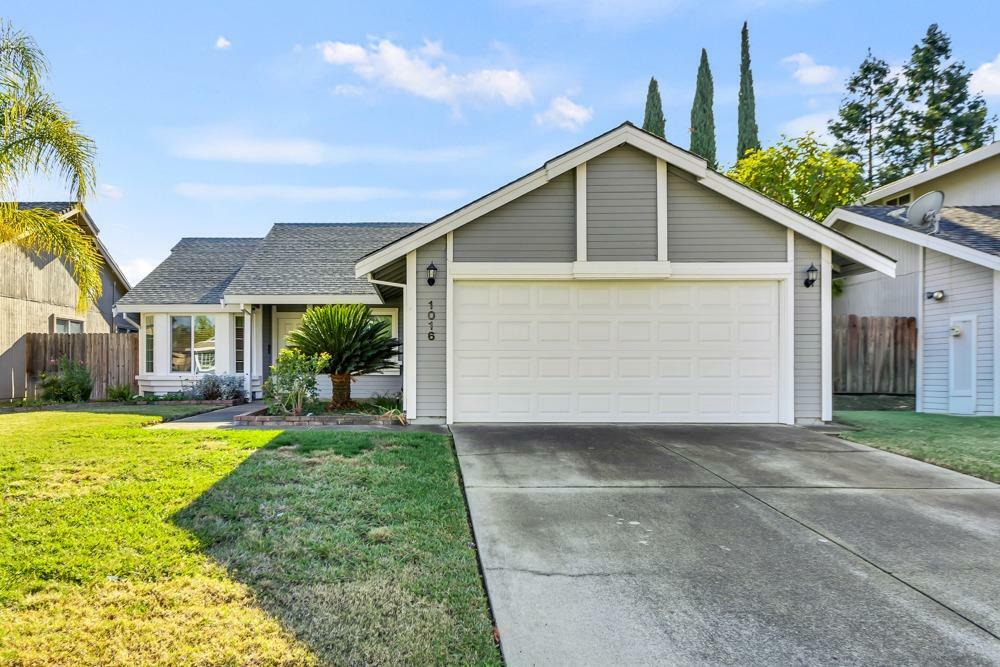 Property Photo:  1016 Fallon Woods Way  CA 95673 