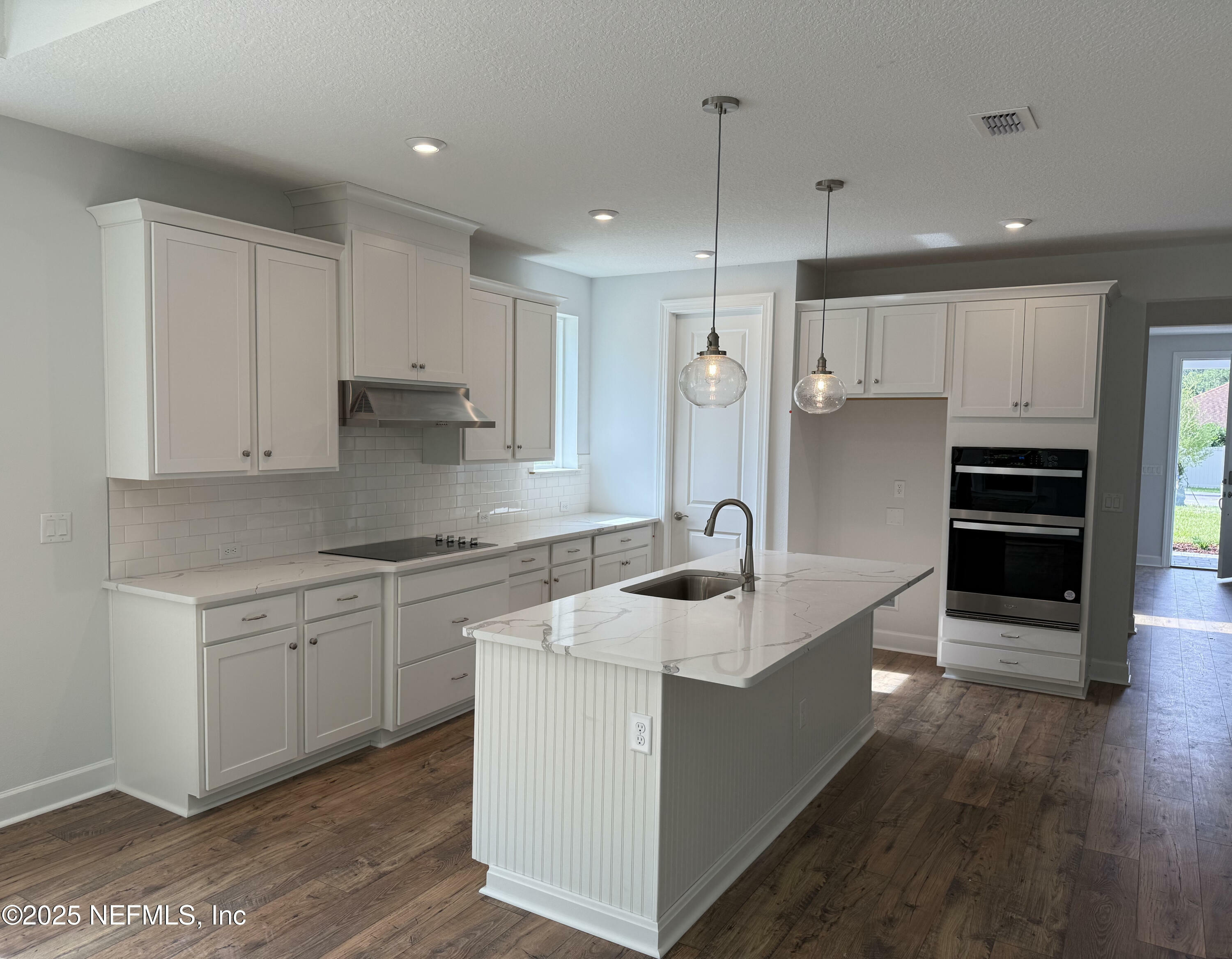 Property Photo: 1024 Creighton Road FL 32003