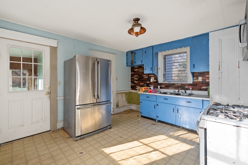 Property Photo:  863 Main Street  MA 01867 