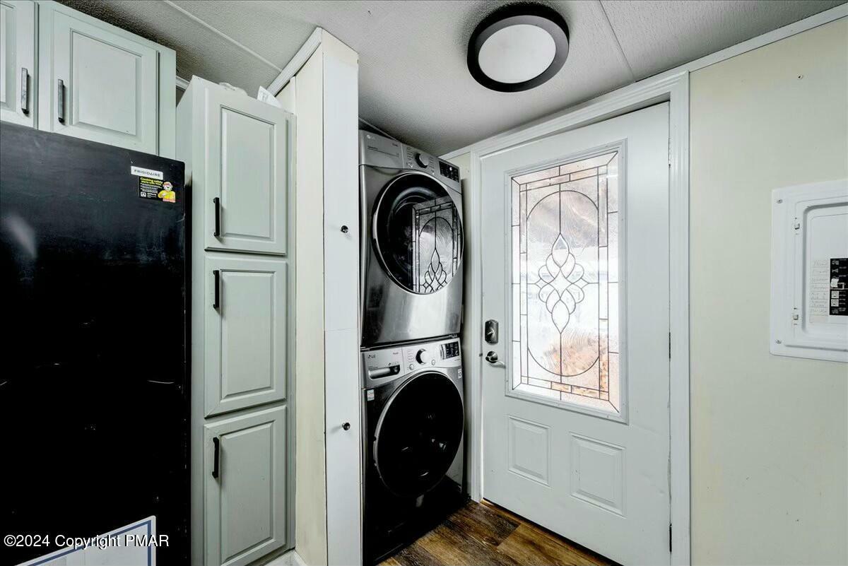 Property Photo: 2612 Oakwood Court PA 18302