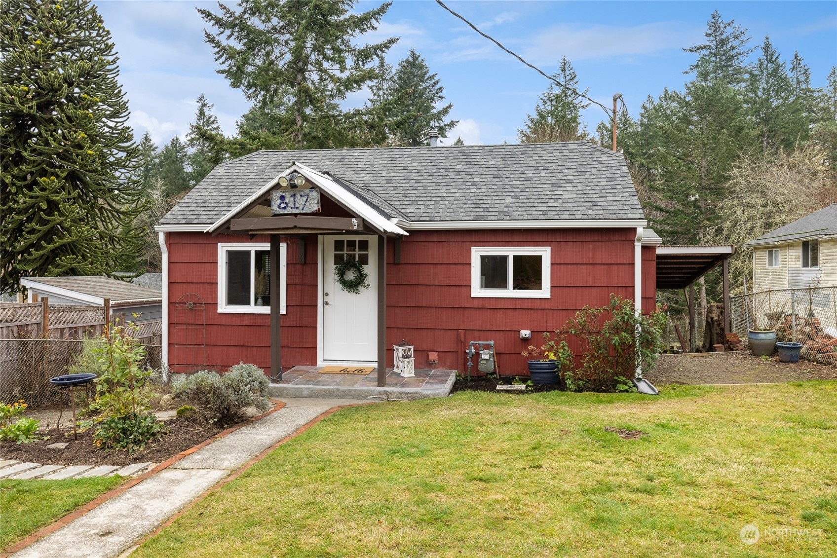 Property Photo:  817  Harrison Avenue  WA 98366 