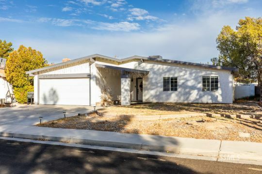 Property Photo:  812 Kinnett Ave  CA 93555 