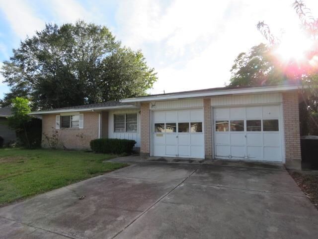 Property Photo: 5111 Foster Ave TX 77619