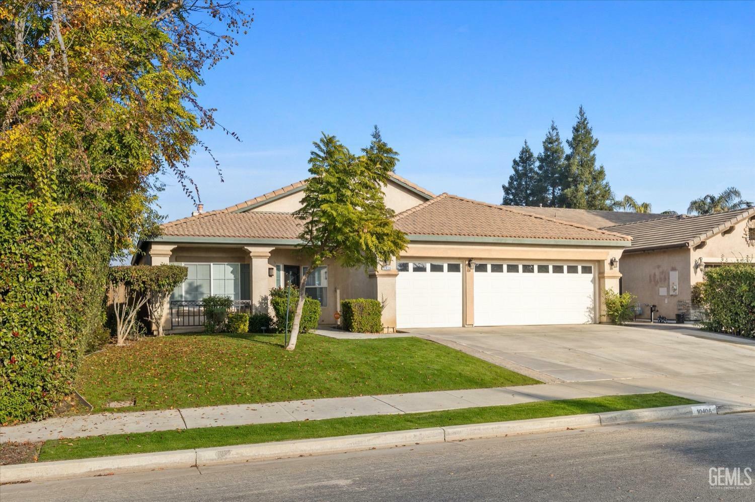 Property Photo:  10406 Seneca Falls Avenue  CA 93312 