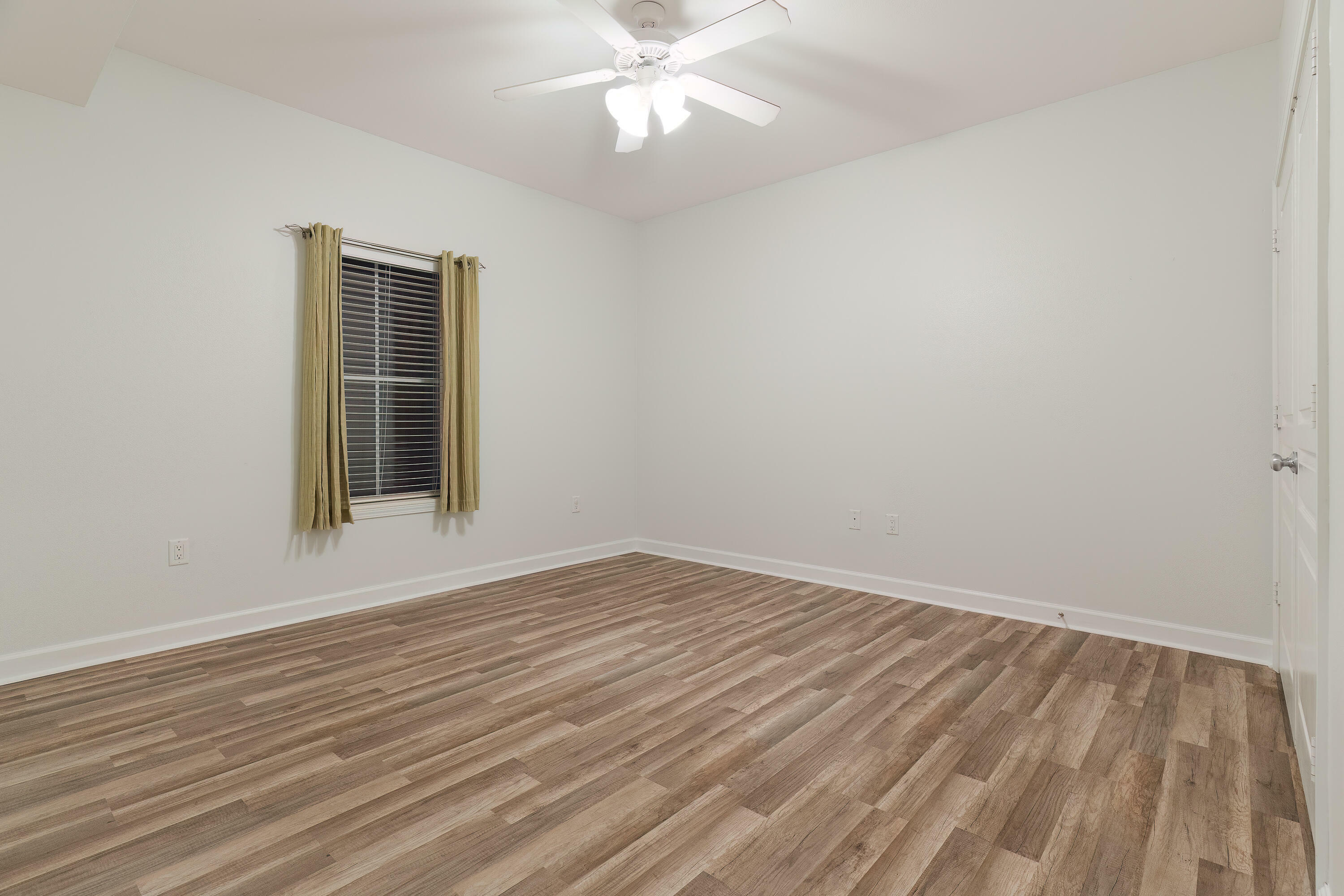 Property Photo: 113 SE Brooks Street Unit 105 FL 32548