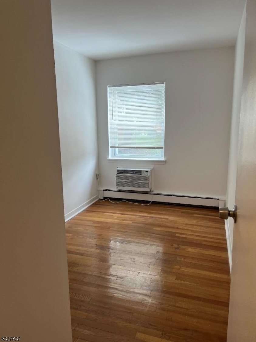 Property Photo:  354 S Orange Ave 3D  NJ 07079 