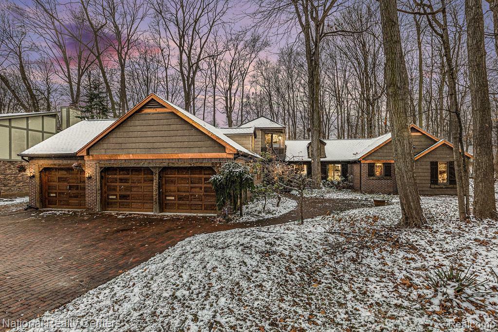Property Photo: 21679 Beauford Lane MI 48167 9085