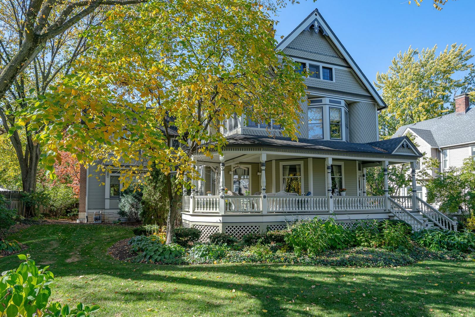 Property Photo:  126 S Spring Avenue  IL 60525 