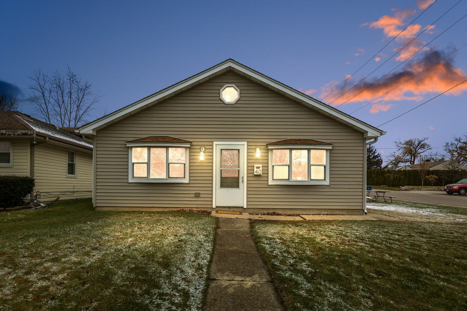 Property Photo:  40 S Hawthorne Boulevard  IL 60060 