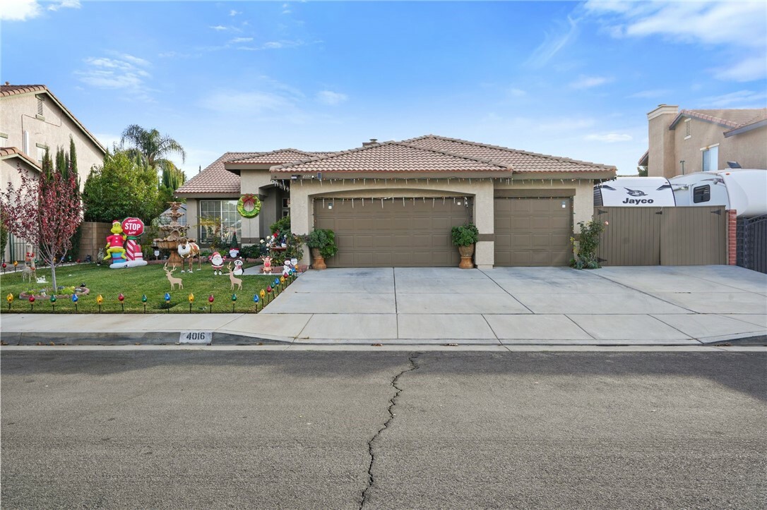 Property Photo:  4016 Cocina Lane  CA 93551 