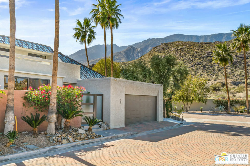 Property Photo:  147 E Perlita Circle  CA 92264 