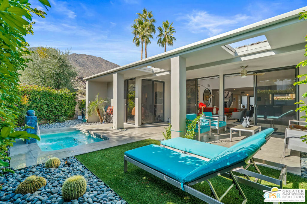 Property Photo: 147 E Perlita Circle CA 92264