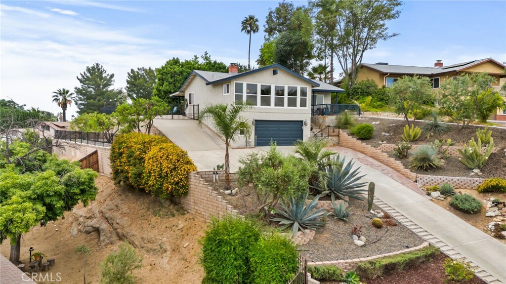 Property Photo:  3936 Park View  CA 92501 