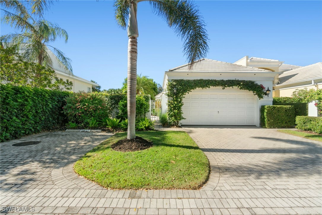 Property Photo:  832 Rue Deville 5  FL 34108 