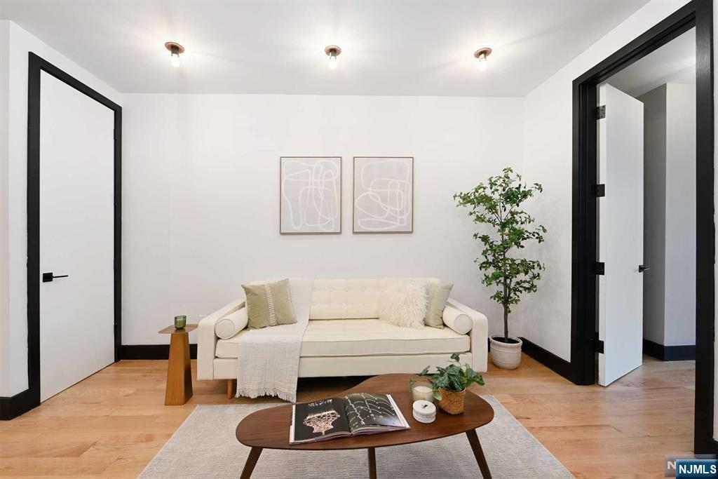 Property Photo:  37 Thorne Street 2R  NJ 07307 