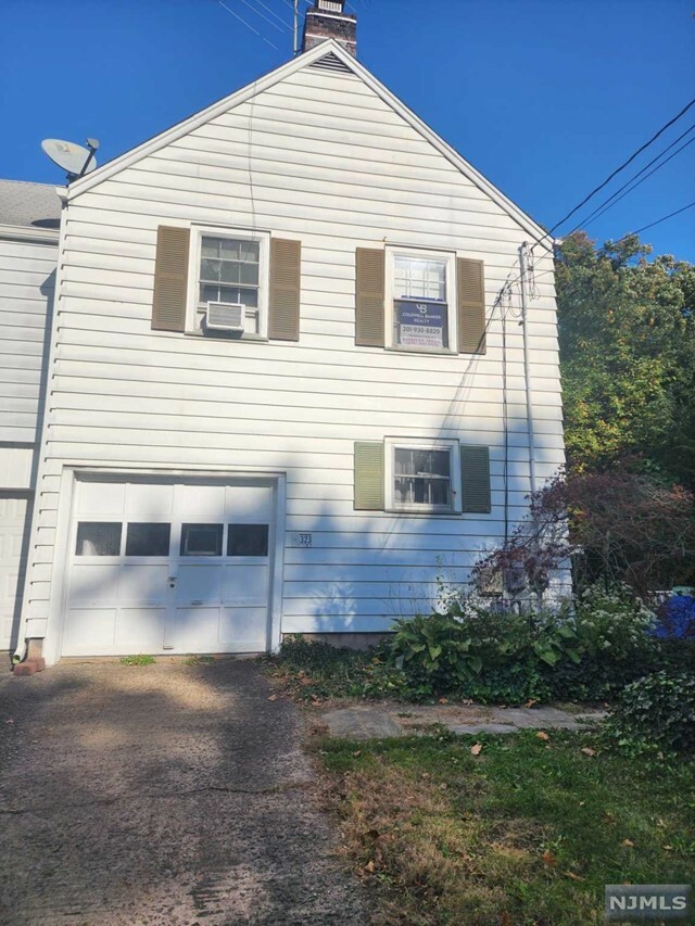 Property Photo:  323 N Plaza Road  NJ 07410 