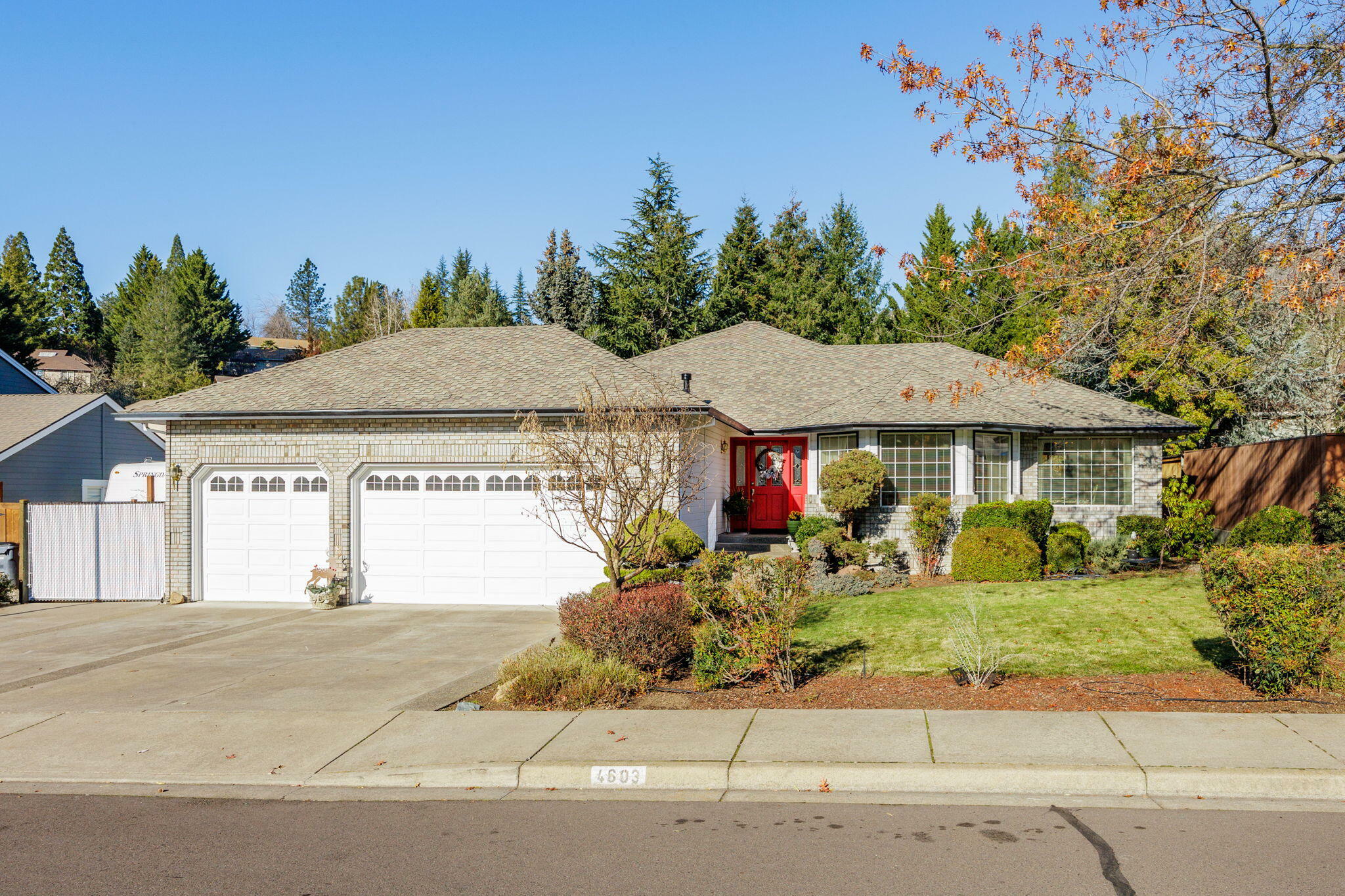 4603 Eagle Trace Drive  Medford OR 97504 photo