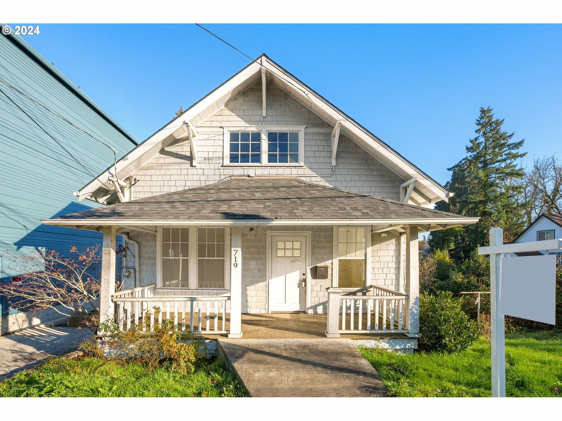 Property Photo:  719 Molalla Ave  OR 97045 