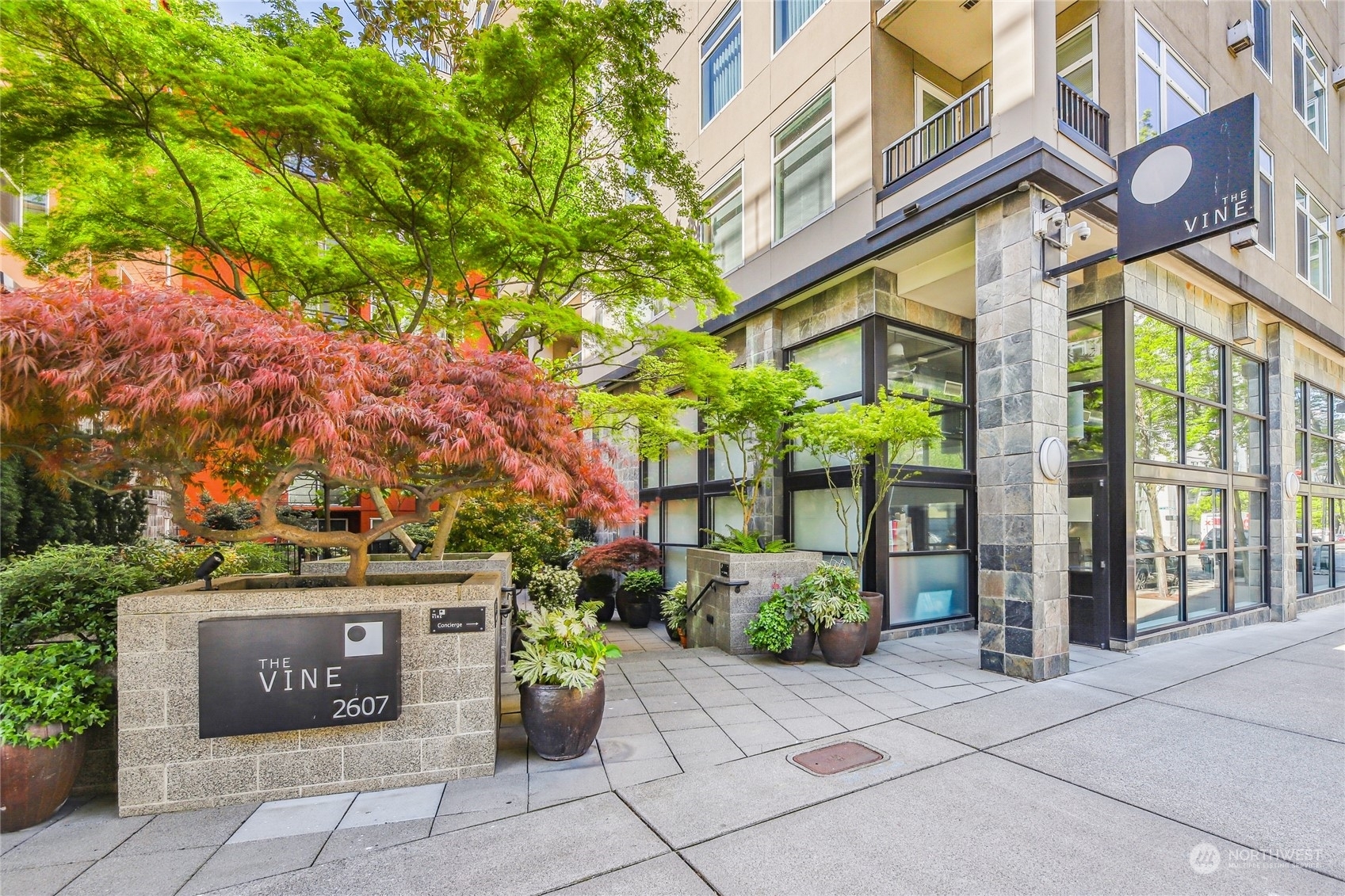 Property Photo:  2607  Western Avenue 810  WA 98121 