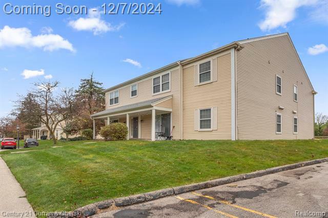 Property Photo:  822 Bloomfield Village Blvd J  MI 48326 