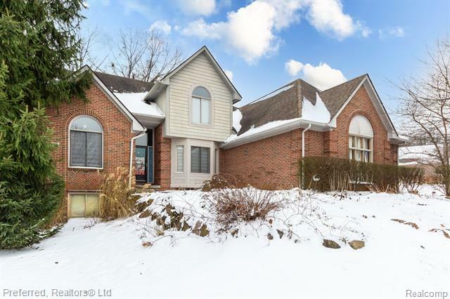 Property Photo:  9829 Forest Ridge Drive  MI 48348 