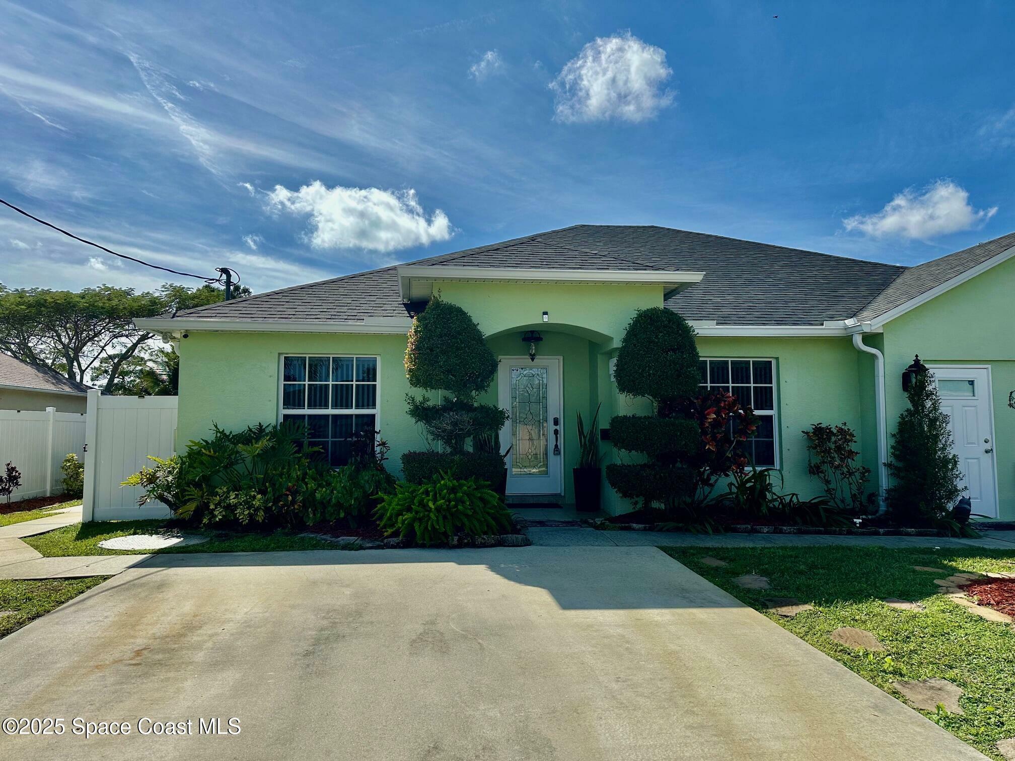 418 SE Essex Drive  Port St Lucie FL 34984 photo