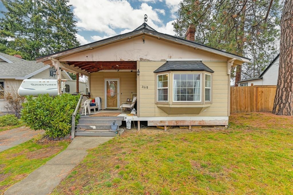 Property Photo:  2618 W Kiernan Ave  WA 99205 