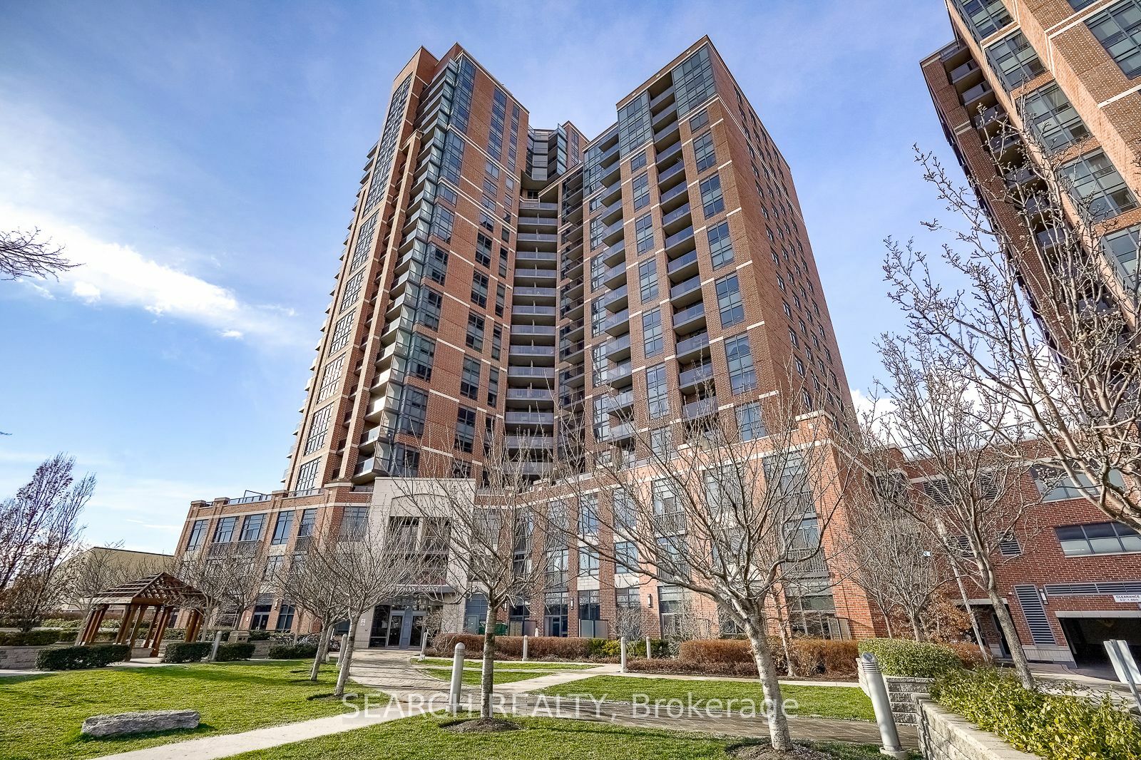 Property Photo:  60 Heintzman St 1028  ON M6P 5A1 