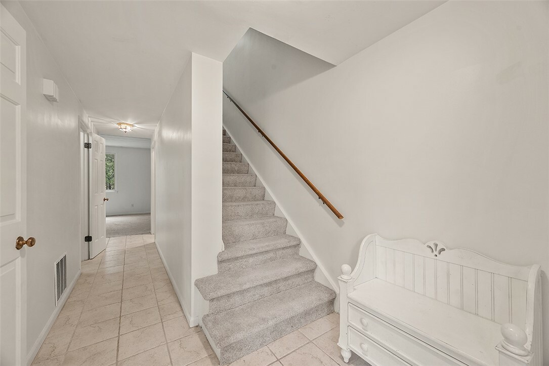 Property Photo: 1561 Pinehurst Dr PA 15241
