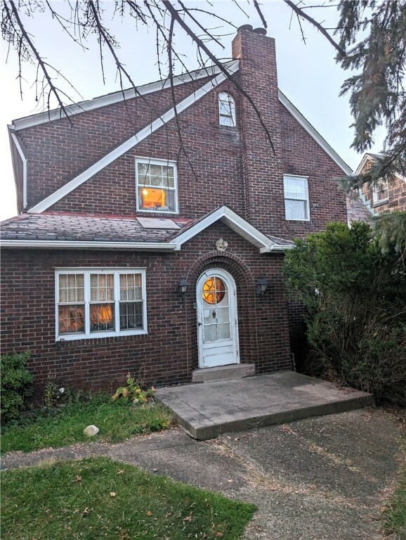 Property Photo: 2336 Birtley Ave PA 15226