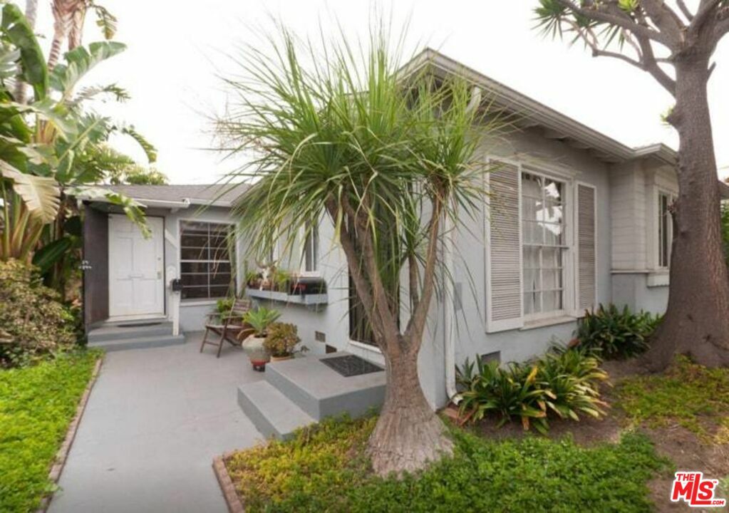 Property Photo:  430  Venice Way  CA 90291 