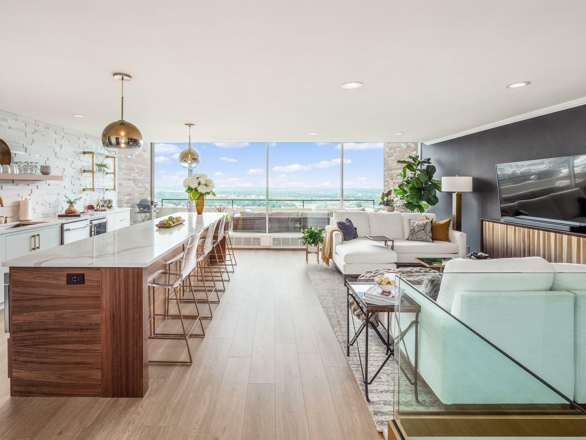 Property Photo: 1000 Urlin Avenue OH 43212