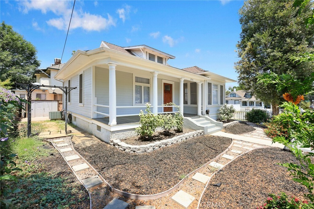 Property Photo:  3701 Locust Street  CA 92501 