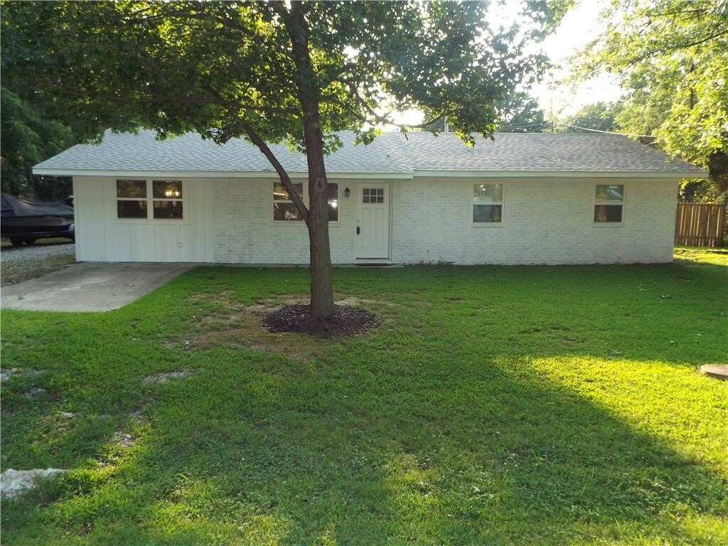 501 N Giles Avenue  Gentry AR 72734 photo