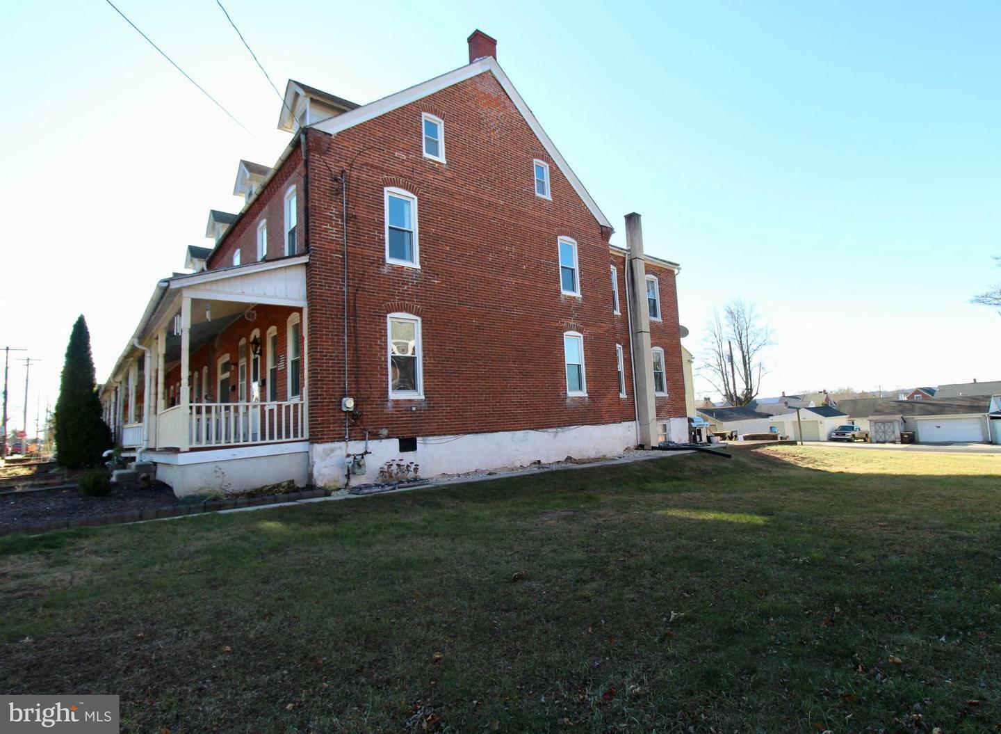 Property Photo:  226 Jefferson Street  PA 18041 