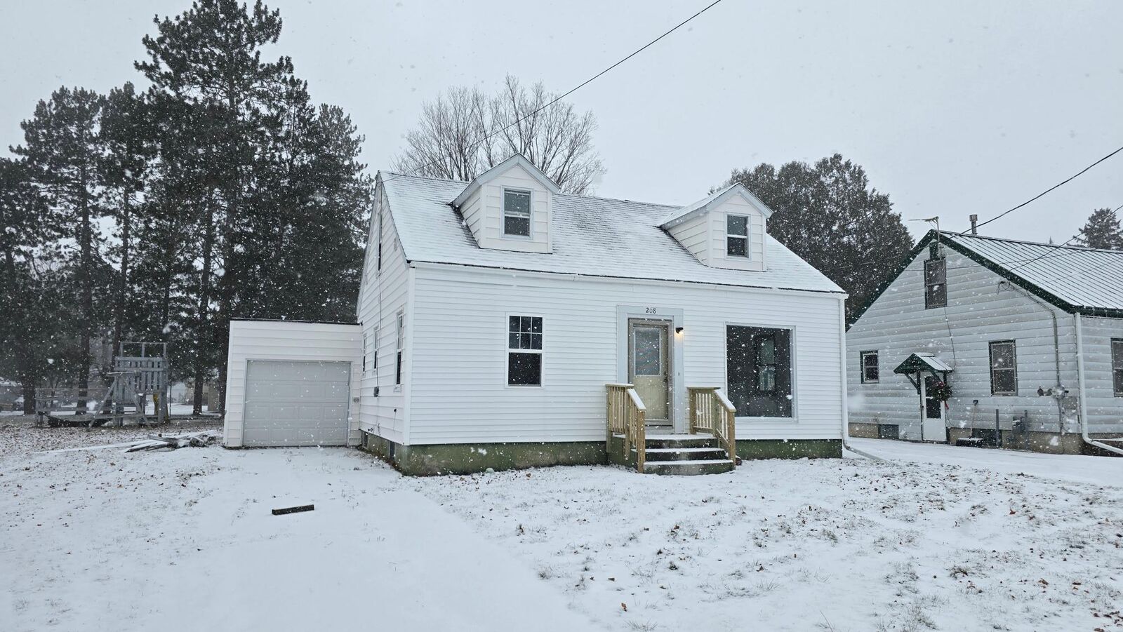 Property Photo: 208 Mary St WI 54409
