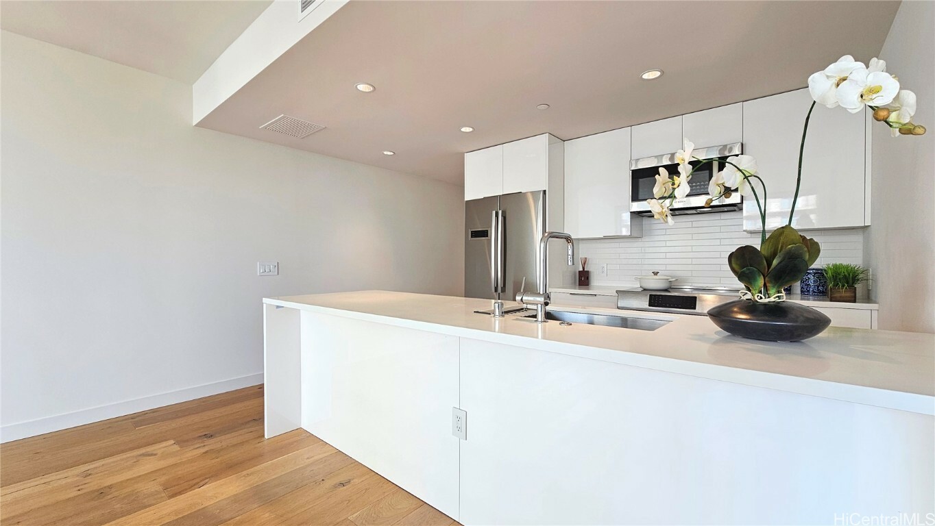 Property Photo:  1001 Queen Street 2605  HI 96814 