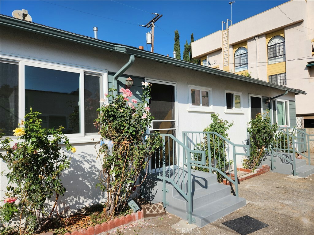 Property Photo:  1123 E Chestnut Street B  CA 91205 