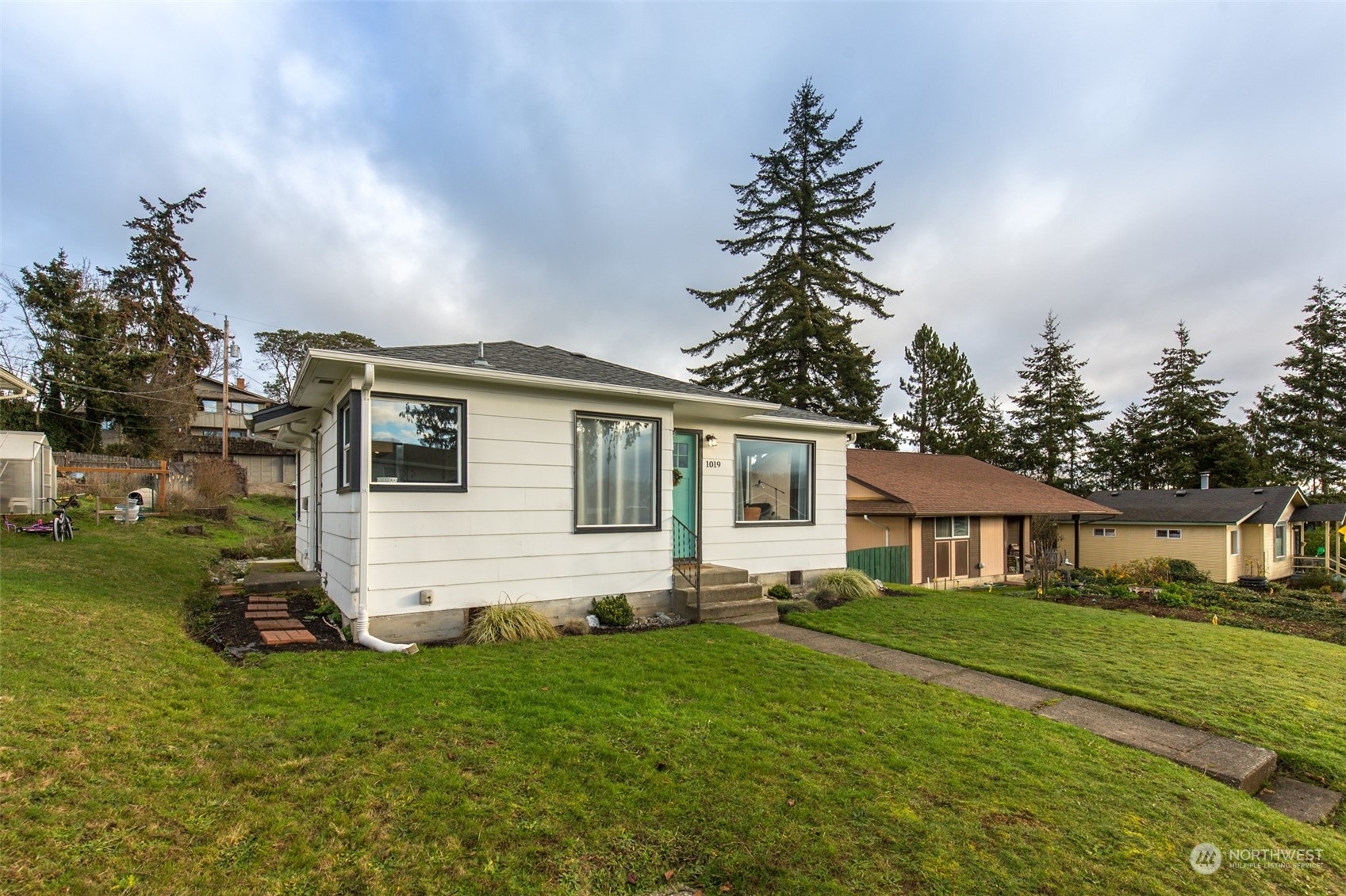 Property Photo:  1019 W 7th Street  WA 98363 