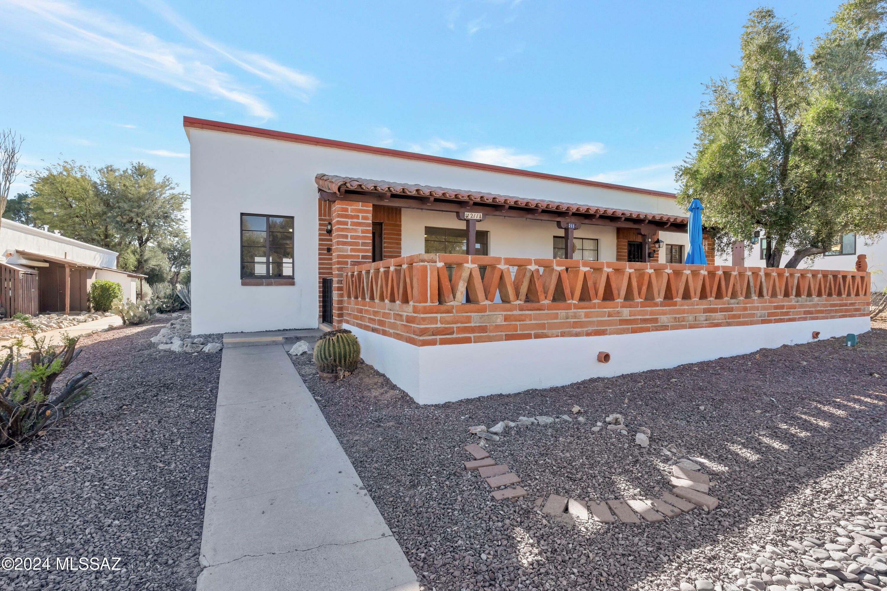 Property Photo:  211 W Camino Alameda  AZ 85614 