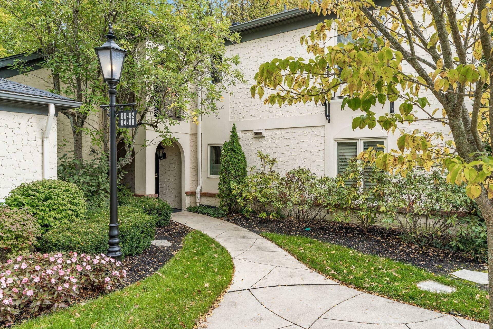 Property Photo:  82 Bishop Square  OH 43209 