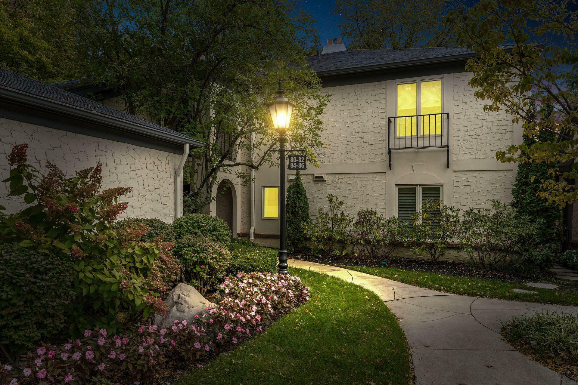 Property Photo: 82 Bishop Square OH 43209