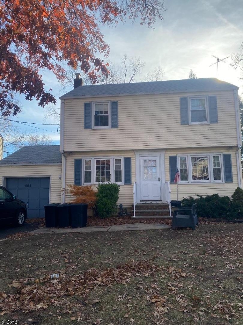 Property Photo:  562 W Lake Ave  NJ 07065 