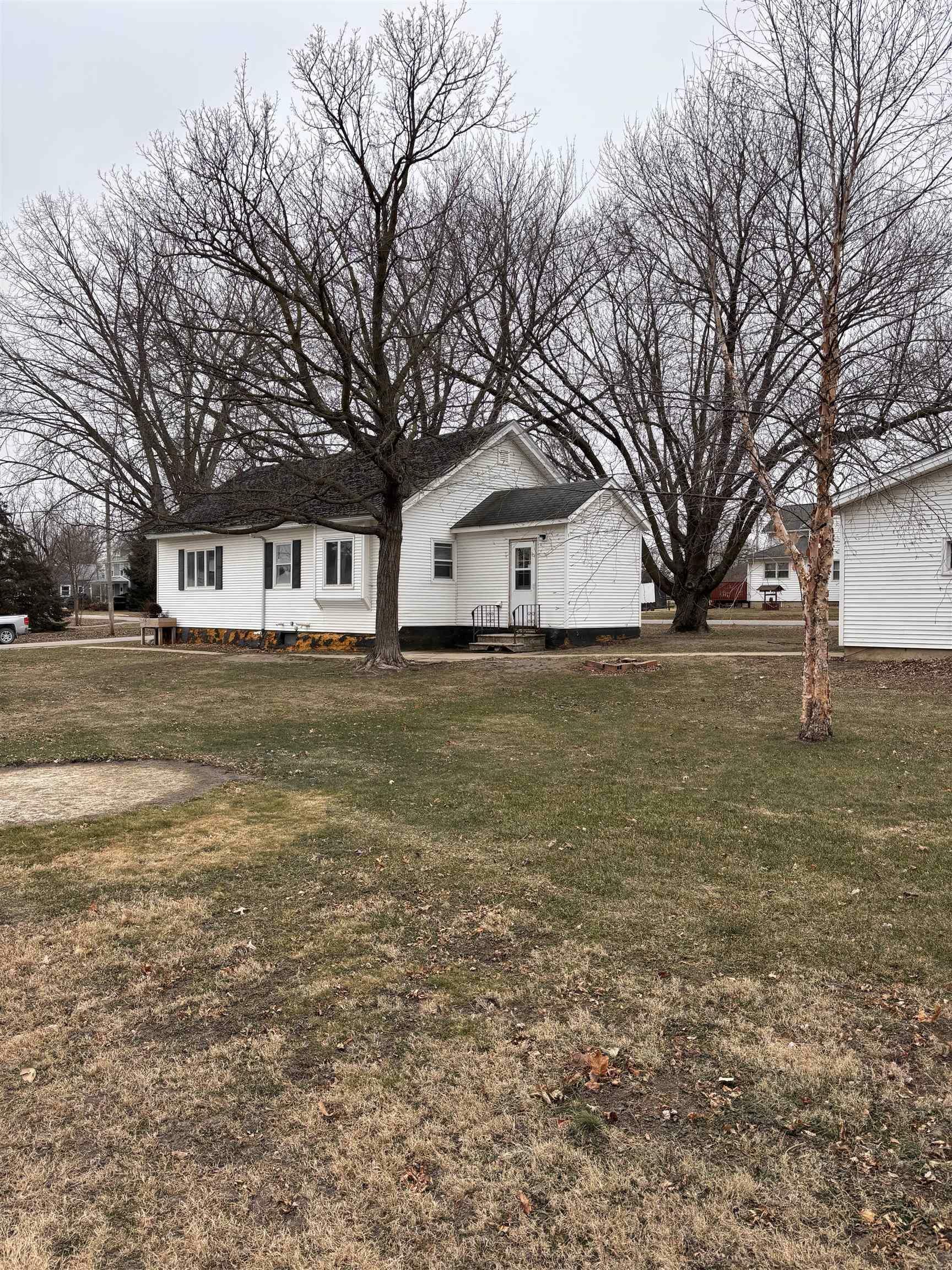 Property Photo:  522 Woodbridge Street  IA 50658 