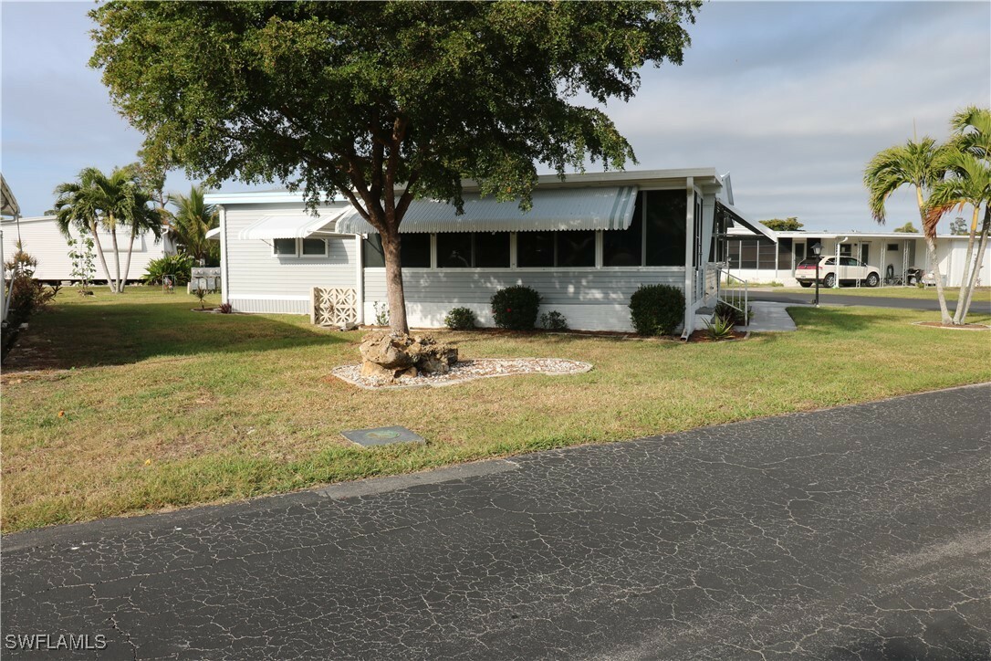 Property Photo:  116 Coachlight Drive  FL 33908 