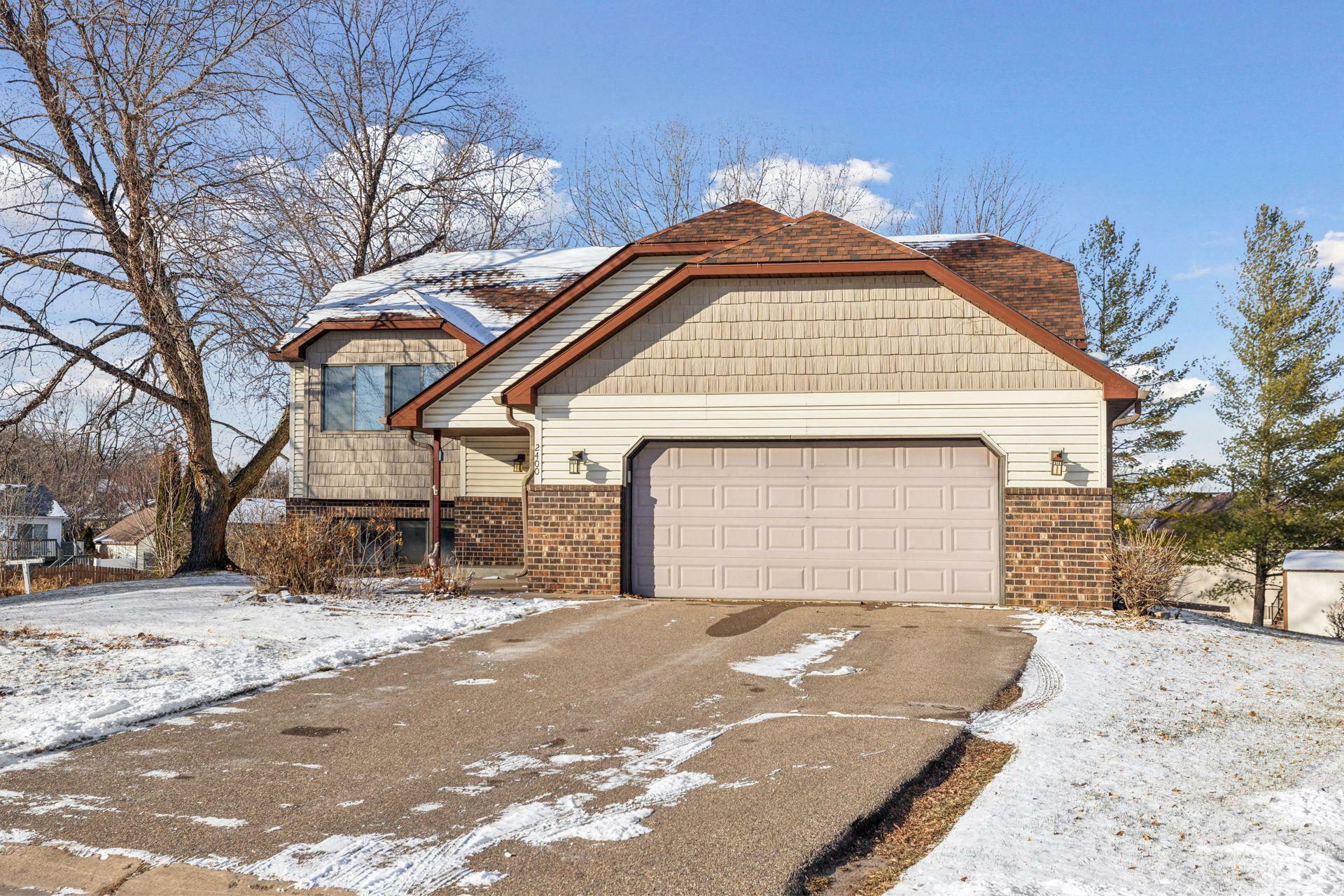 Property Photo:  2400 Helmo Avenue N  MN 55128 