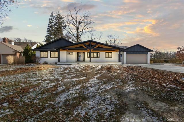 Property Photo: 2 Ridgemont Ct MI 48124