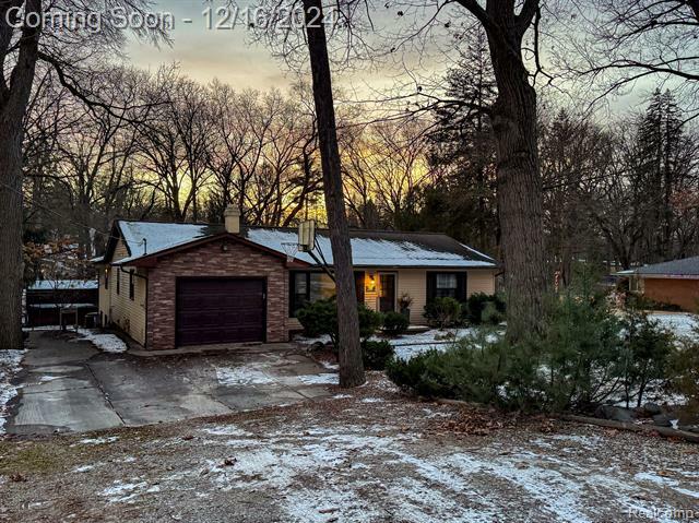 Property Photo:  11884 Four Lakes Drive  MI 48178 